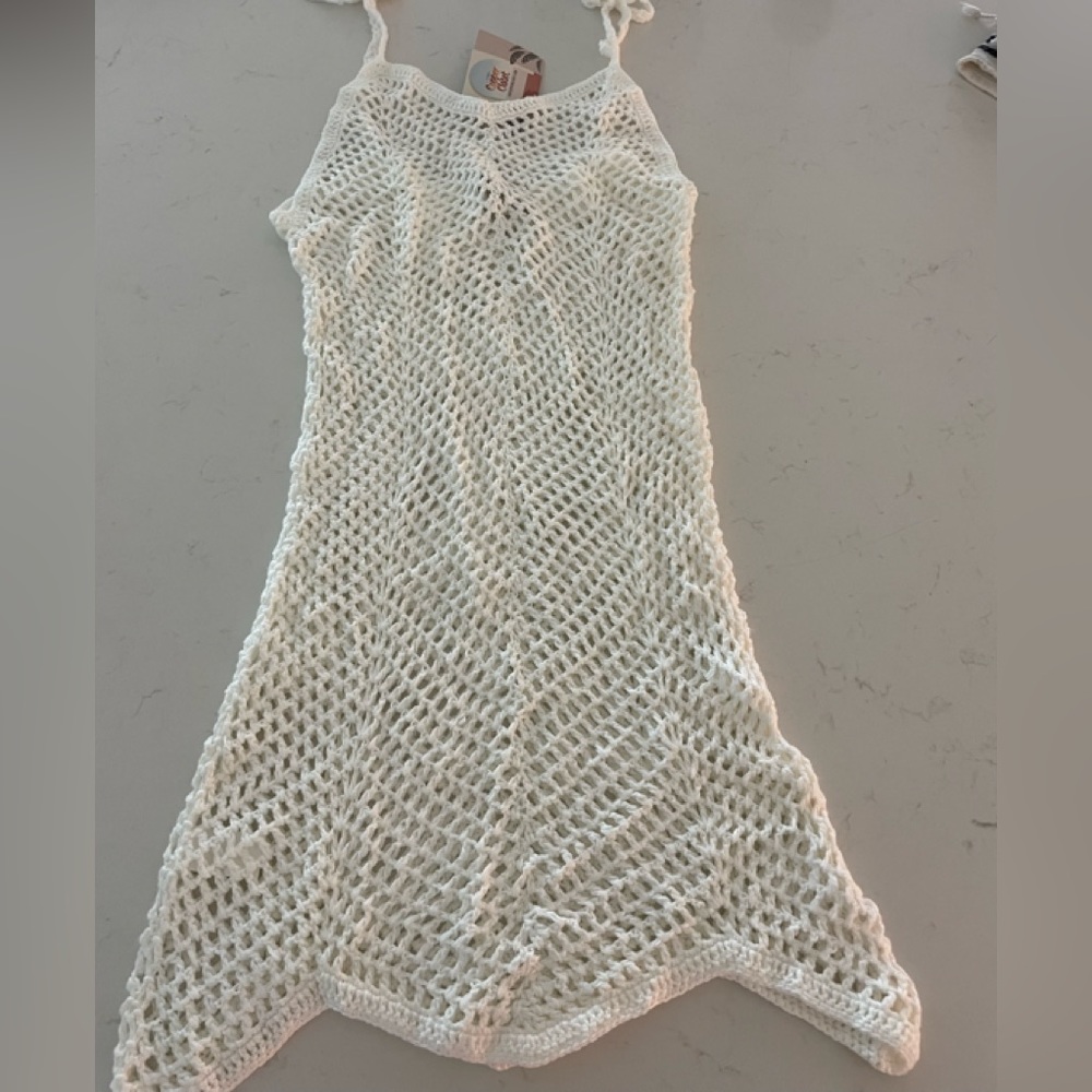 NWT Crocheted cover-up Lrg but fits like a small